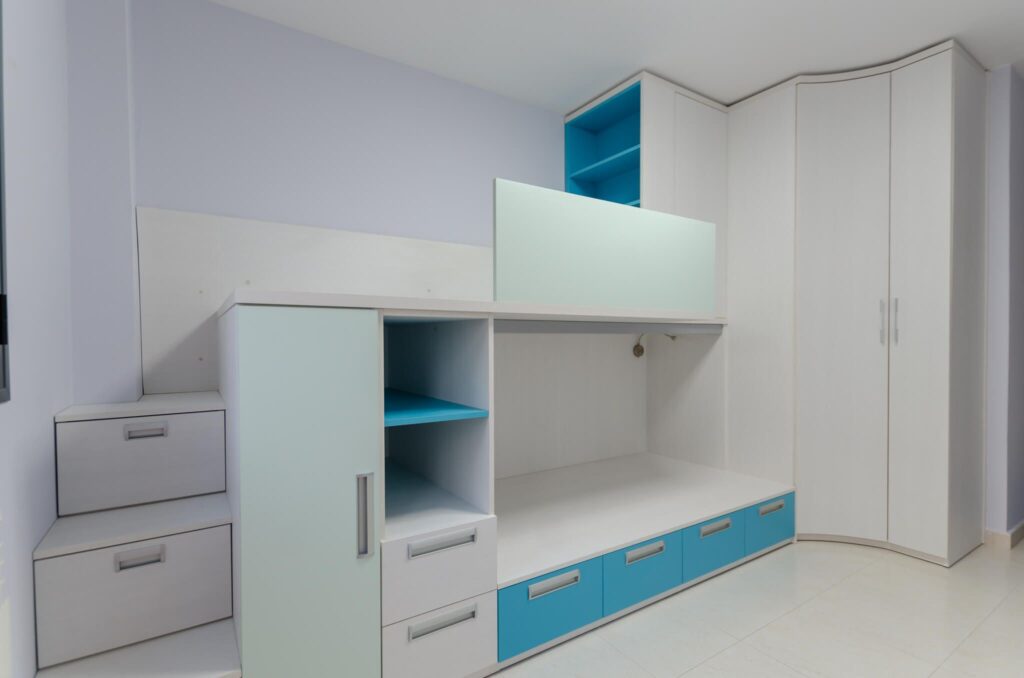 Mueble especial para dormitorio juvenil en color azul